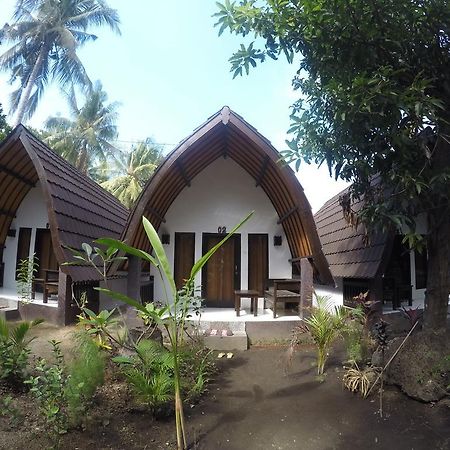 Hello Lumbung Homestay ギリ・アイル エクステリア 写真