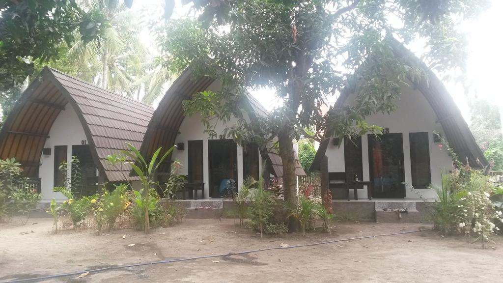 Hello Lumbung Homestay ギリ・アイル エクステリア 写真