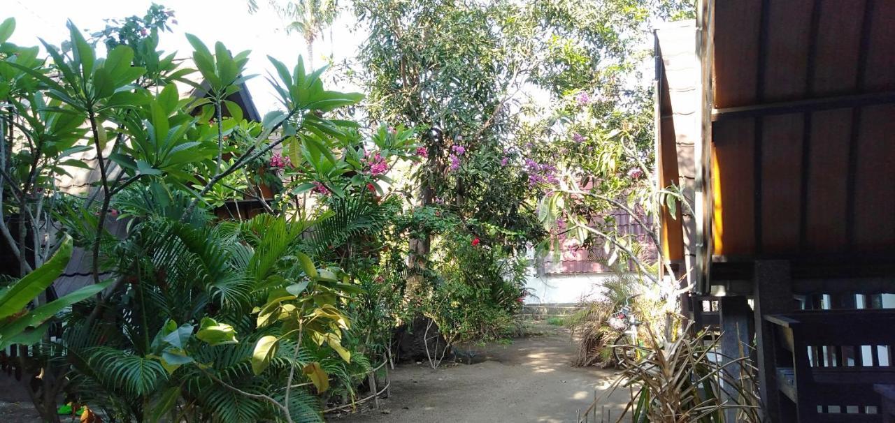 Hello Lumbung Homestay ギリ・アイル エクステリア 写真